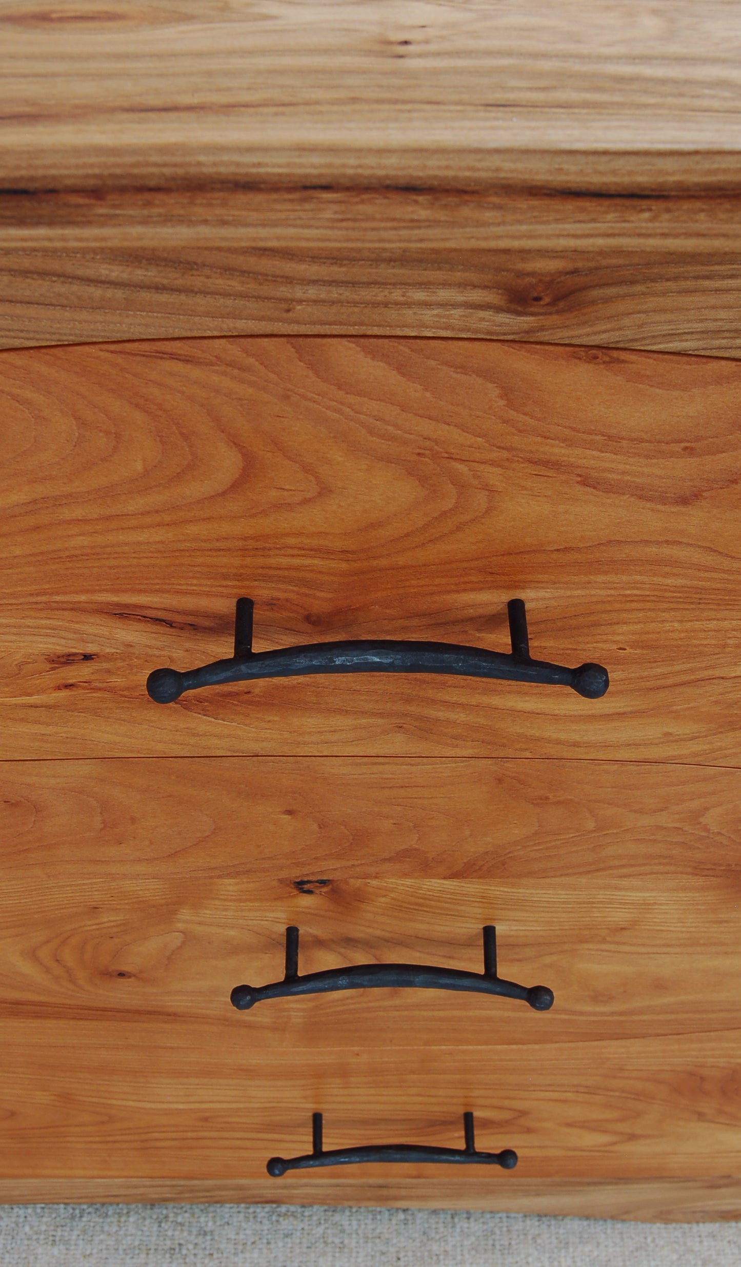 Arger Fen chest of drawers