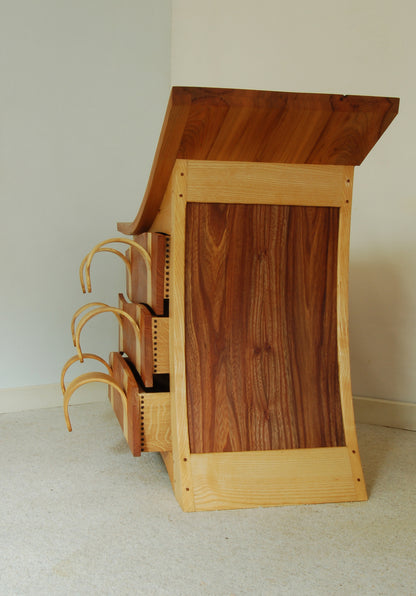 Ram chest of drawers